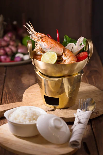 Sopa Frutos Mar Picante Tradicional Tailandês Tom Yum Goong — Fotografia de Stock