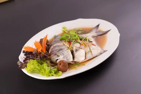 Comida Chinesa Tradicional Peixe Vapor Pomfret Branco — Fotografia de Stock