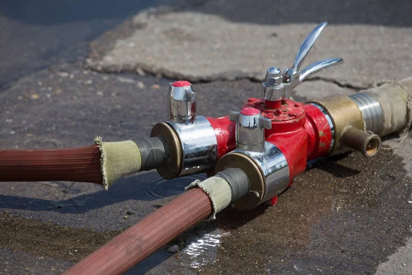 Sluit Weergave Van Vuur Water Slang Aansluiting Grond — Stockfoto