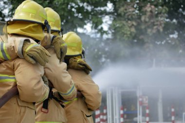 Lampang, Tayland 'daki benzin istasyonunu gösteren felaket eğitimi tatbikatı
