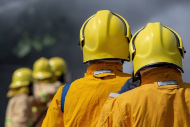 Lampang, Tayland 'daki benzin istasyonunu gösteren felaket eğitimi tatbikatı