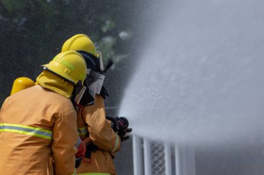 Lampang, Tayland 'daki benzin istasyonunu gösteren felaket eğitimi tatbikatı