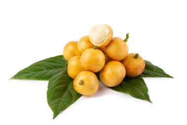 Beyaz arka plan üzerinde izole Rambeh tropikal meyve