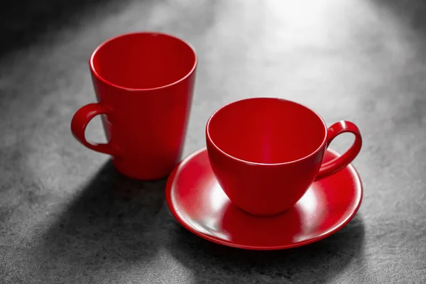 Gri Taş Zemin Üzerine Kırmızı Kahve Bardağı — Stok fotoğraf