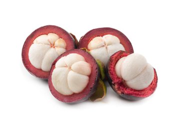 Beyaz bir arka plan üzerinde izole olgun mangosten meyve.