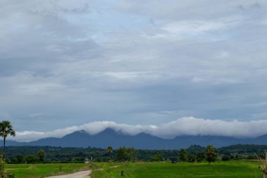 Bulutlu gün, Tayland vadide kırsalında görünümünü