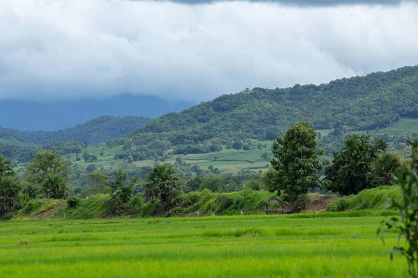 Bulutlu gün, Tayland vadide kırsalında görünümünü