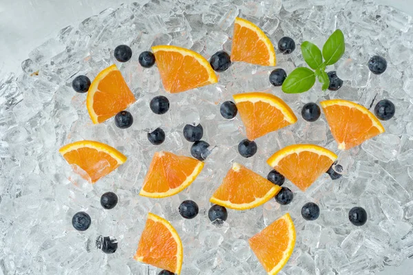 Naranja Rodajas Arándanos Sobre Fondo Tubo Hielo — Foto de Stock