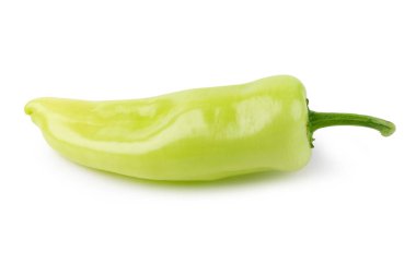 Beyaz arka plan üzerinde izole yeşil hot chili biber