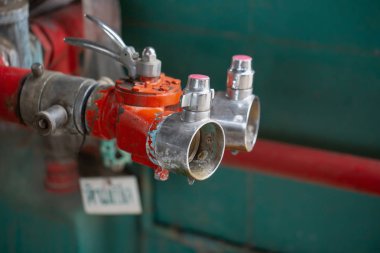 Yangın su hortumu Bağlayıcısı açık içinde kullanıma hazır.