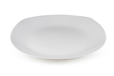 İzole kırpma yolu ile beyaz arka plan üzerinde beyaz seramik tabak. Yığın görüntü.
