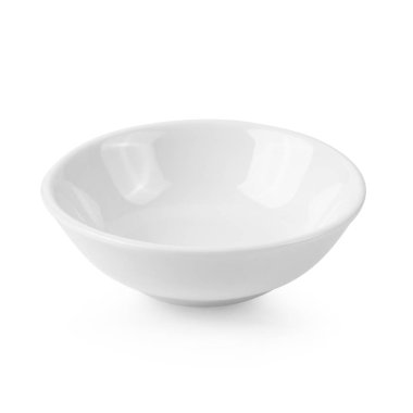 Beyaz arkaplanda izole edilmiş beyaz seramik kase.