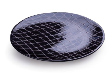 Boş boş seramik tabak beyaz arka plan üzerinde izole