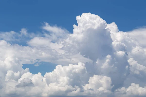 Nuvens Fofas Brancas Fundo Céu Azul — Fotografia de Stock