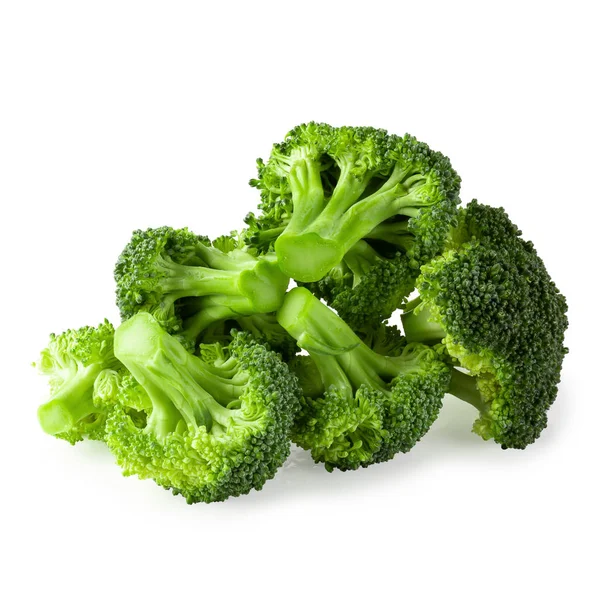 Verse broccoli blokken voor het koken geïsoleerd op witte achtergrond — Stockfoto