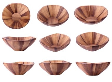 Boş kahverengi ahşap kase beyaz arka plan üzerinde izole kümesi.