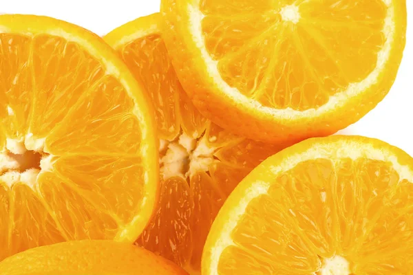 Frische geschnittene Orangen isoliert über weißem Hintergrund — Stockfoto