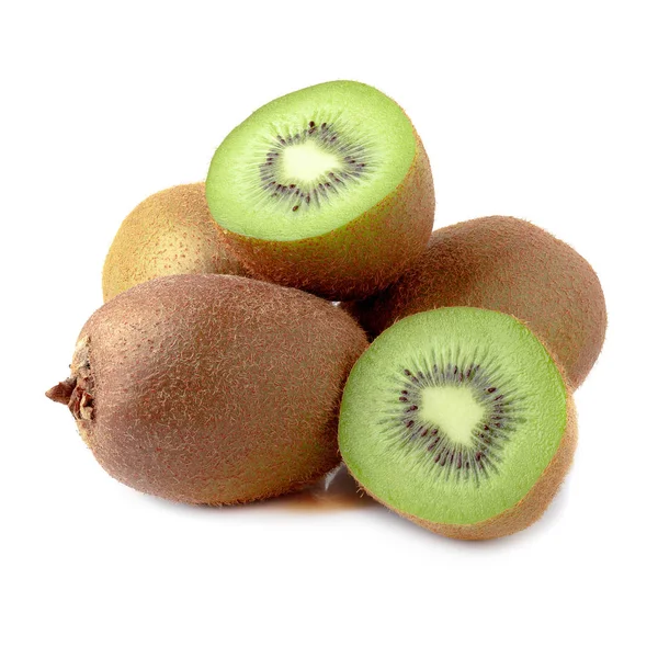 Kiwis entiers mûrs et demi-kiwis isolés sur le dos blanc — Photo