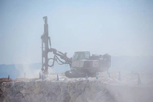 Rock Drill auto voor bombardementen op een kolenmijn. — Stockfoto