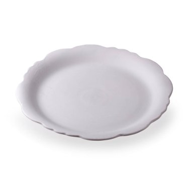 Çimento tahtasına boş beyaz seramik tabak