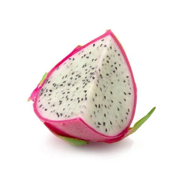 Skivad av Dragon frukt eller pitaya isolerade på vit bakgrund. — Stockfoto