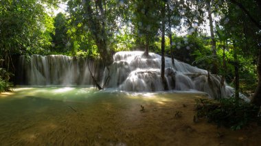 Mae Kae şelale milli parkta bulunan şelale 