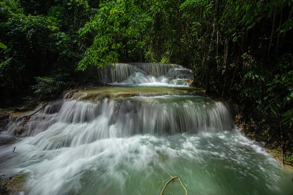 Mae Kae şelale milli parkta bulunan şelale 