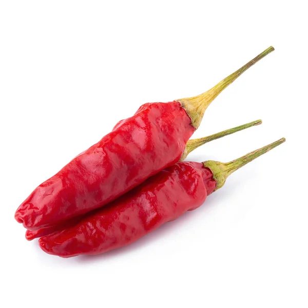 Сушеный красный перец чили или чили кайенский перец изолирован на белом спинке — стоковое фото