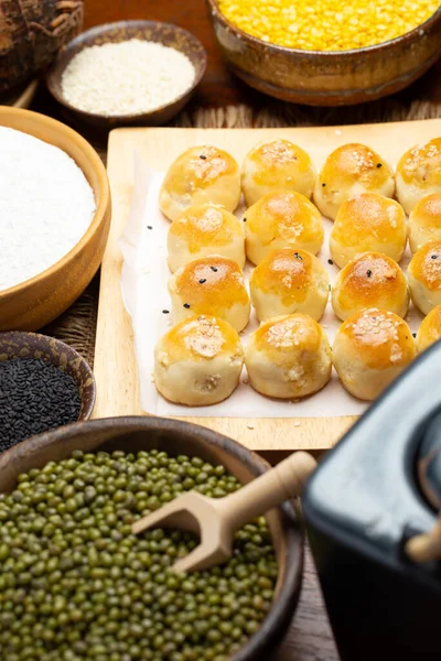 Pâtisserie Chinoise Remplie Pâte Haricot Mungo Taro Oeuf Salé Dans — Photo