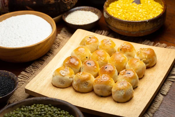 Pâtisserie Chinoise Remplie Pâte Haricot Mungo Taro Oeuf Salé Dans — Photo