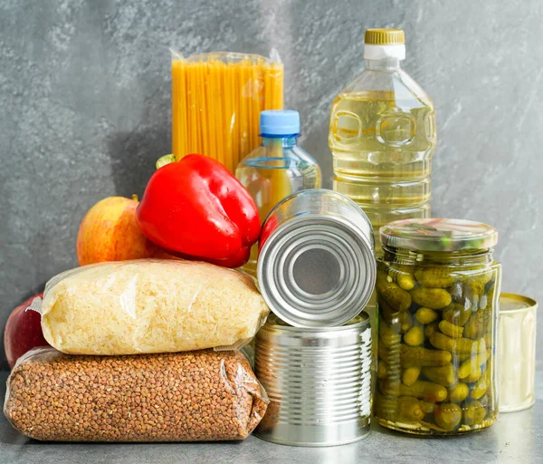 Caja Donaciones Con Varios Alimentos Caja Cartón Abierta Con Mantequilla — Foto de Stock