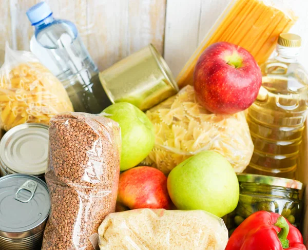 Caja Donaciones Con Varios Alimentos Caja Cartón Abierta Con Mantequilla — Foto de Stock