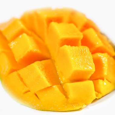 Taze mango geçmişi. Organik meyveler, sağlıklı beslenme. Seçici odak.