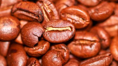 Kavrulmuş kahve çekirdekleri, arka plan olarak kullanılabilir. seçici odak