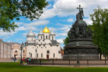 Veliky Novgorod, Rusya Milenyumu ve Ayasofya Anıtı 'nın manzarası. 