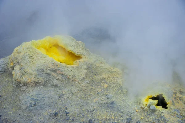 Fumarolen Afzetmogelijkheden Van Heet Vulkanisch Gas Stoom Kamchatka Mutnovsky Vulkaan — Stockfoto