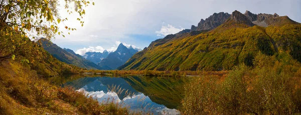 Tumany Kol Lake Och Chotcha Mountain Dombay — Stockfoto