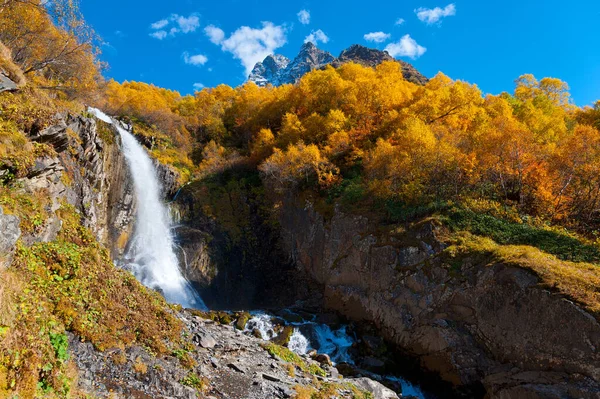 Cachoeira Chuchhursky Dombay Karachay Cherkessia — Fotografia de Stock