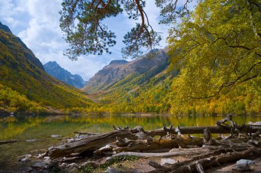 Üçüncü Baduk Gölü, Dombay, Sonbahar.