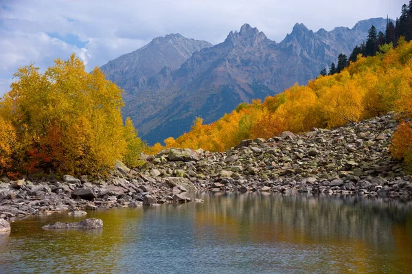 Baduk Gölü, Dombay, Sonbahar.