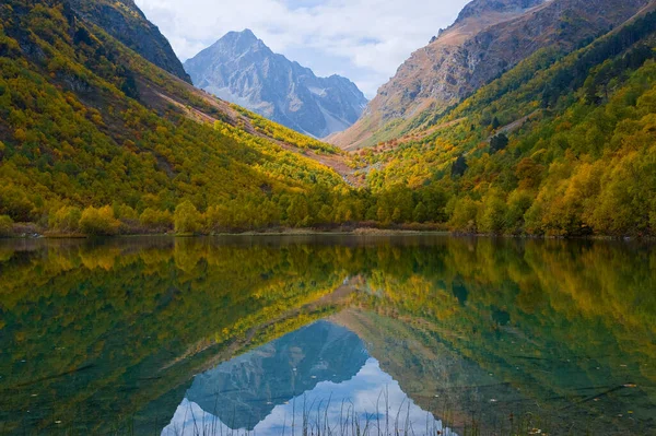 Üçüncü Baduk Gölü, Dombay, Sonbahar.