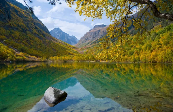 Üçüncü Baduk Gölü, Dombay, Sonbahar.