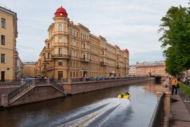 Saint Petersburg, Griboyedov Kanalı 'ndaki tekne..
