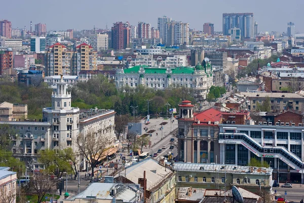 Rostov-on-Don - Bolshaya Sadovaya sokağı ve şehir merkezi manzarası. 