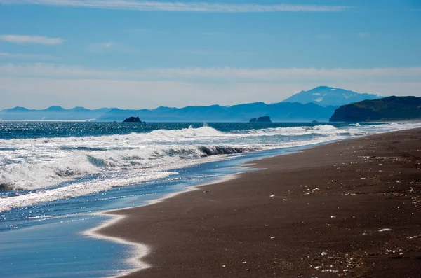 Khalaktyrsky plajı, Kamçatka, Rusya.
