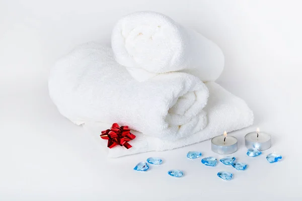 Ręczniki Spa Ręczniki Toczą Się Sercami Sypialni Hotelu Projektowania Dekoracji — Zdjęcie stockowe