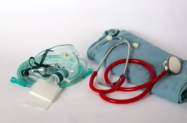 Estetoscopio Médico Acostado Forma Médico Azul Equipo Médico Máscara Respiración — Foto de Stock