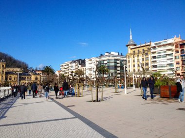 San Sebastian, İspanya - 27 Ocak 2018: Binalar şehir merkezinde, San Sebastian, İspanya