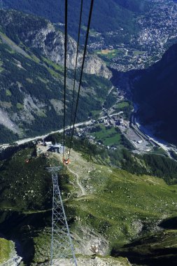 Mont Blanc Skyway Monte Bianco teleferik Courmayeur ve Aosta Vadisi üzerinden görüntüleyin. İtalya.