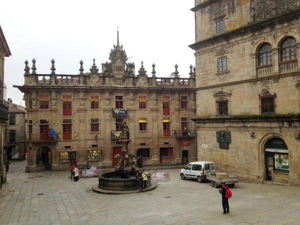 Santiago de Compostela, Spanyol - 31 Januari 2018: Pemandangan rumah Casa do Cabildo di alun-alun Praterias di kota tua Santiago de Compostela, Galicia, Spanyol . — Stok Foto